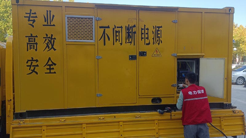 罗田柴油发电机组和UPS电源配合使用时，如何避免切换过程中的电力中断？
